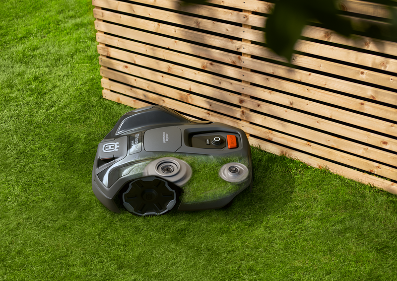 HUSQVARNA AUTOMOWER&reg; 305E NERA