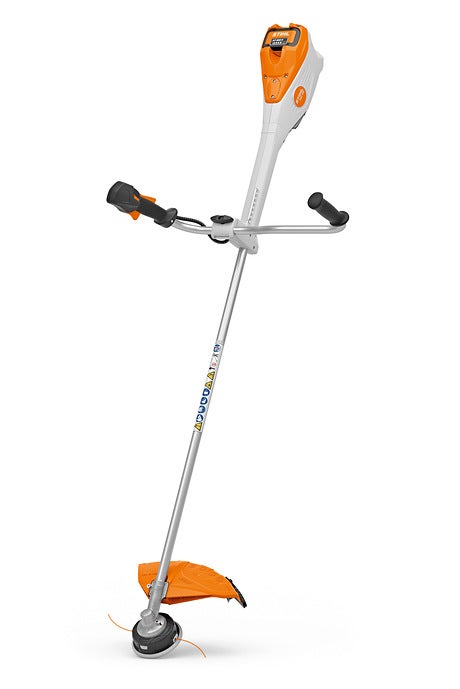 STIHL FSA 135 PRO AKKUTRIMMERI RAIVAUSVARUSTUKSELLA